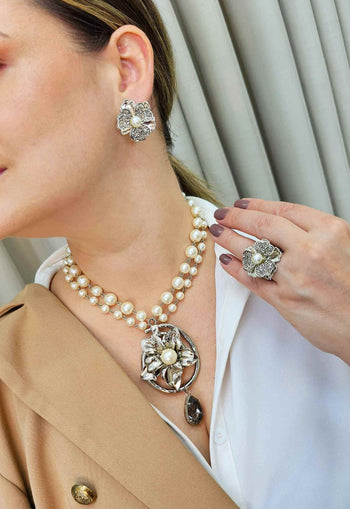 Anel Derli de flor prata com perola e pedras black diamond