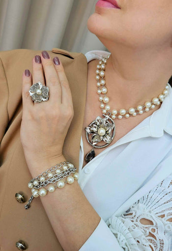 Anel Derli de flor prata com perola e pedras black diamond