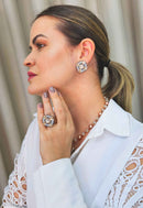 Brinco Sagrado com perolas e strass peach banhado no vintage