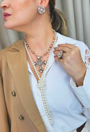 Brinco Sagrado com perolas e strass peach banhado no vintage