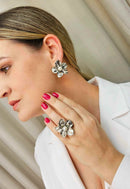 Anel Samia Silver de flor com strass black diamond e pérola