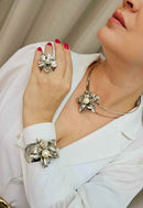 Anel Samia Silver de flor com strass black diamond e pérola