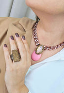 Colar Zafira vintage com pingente de gota rosa