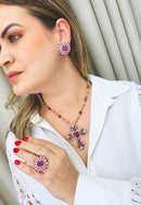 Brinco Madeline redondo com pedras rosa banhado no vintage