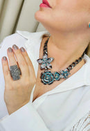 Colar Fulgor de flores e pedras indicolite banhado no onix