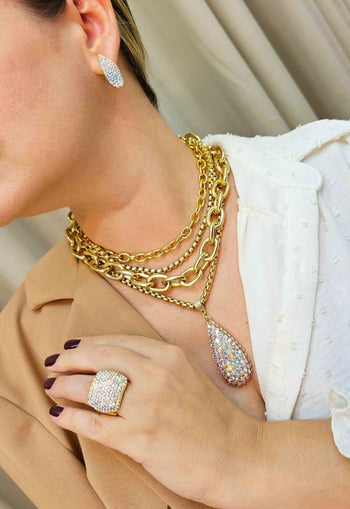 Colar Alure de gota furta cor banhado no dourado