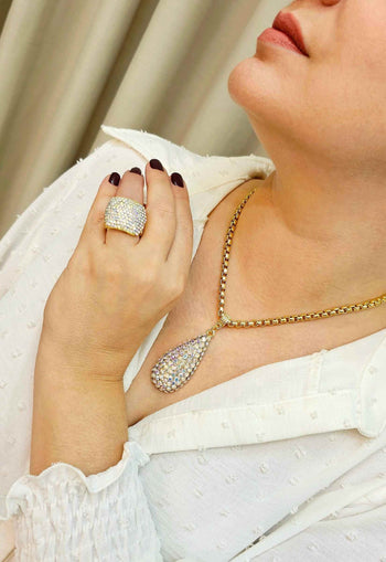 Colar Alure de gota furta cor banhado no dourado