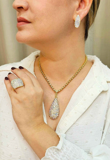 Colar Alure de gota furta cor banhado no dourado