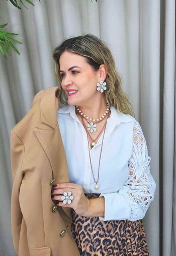 Colar Bahamas vintage com pingente de flor e perolas