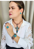 Colar Ester com pingente de crucifixo blue zircon