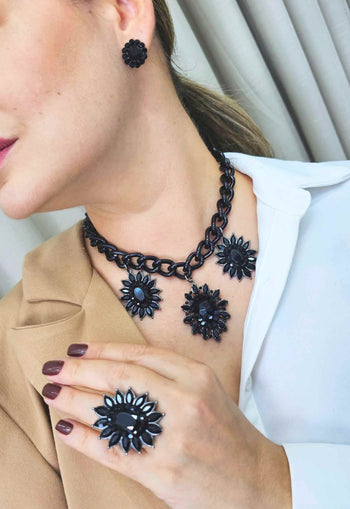 Anel Lorenza black com pedras banhado no onix