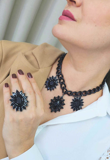 Anel Lorenza black com pedras banhado no onix