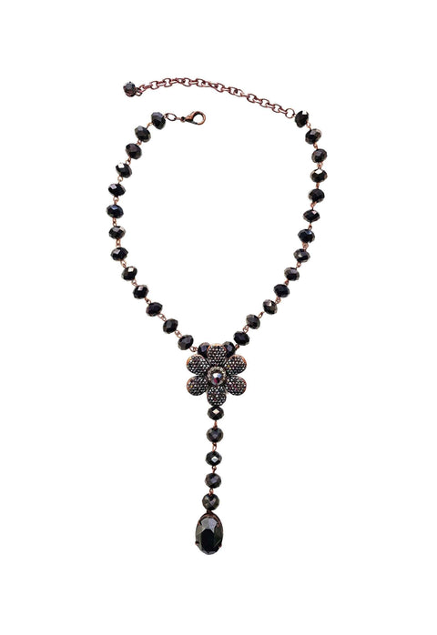Colar Avelina com pingente de flor e pedras na cor hematite banhado no vintage