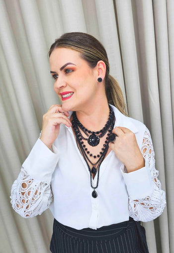 Colar Sanui de correntaria e pedras pretas luxo