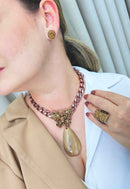Colar Valência com pingente de borboleta e gota marrom com strass smoked banhado no vintage