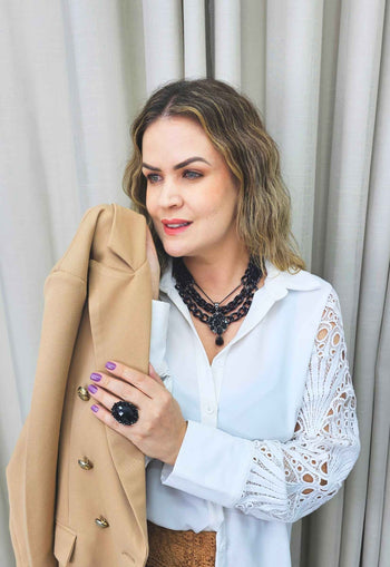 Colar Helena jet com pedras e correntes pretas