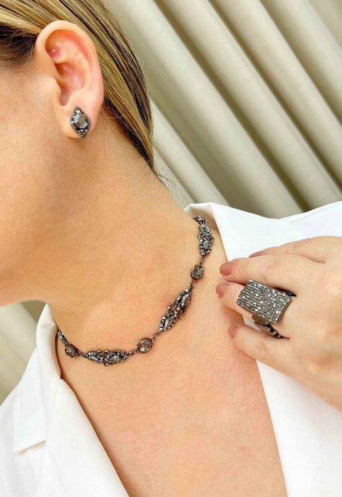 Choker Cherry com pedras hematite banhada no onix