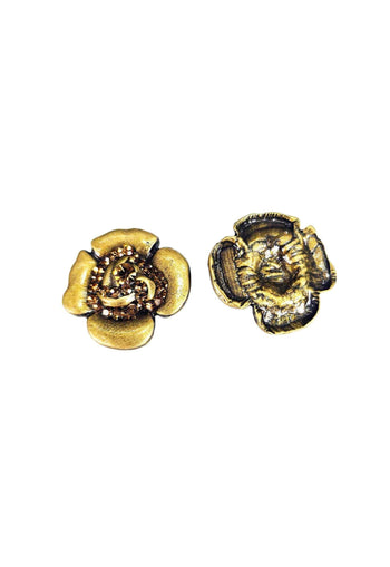 Brinco Florbella ouro velho em formato de flor smoked