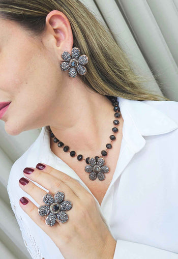 Anel Avelina de flor com strass hematite banhado no vintage