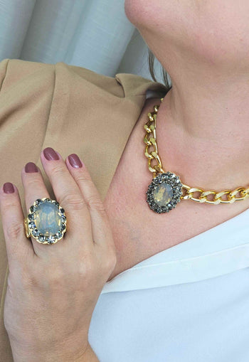 Choker Aurélia gold com pedra oval Opal e Black Diamond