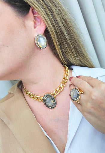 Choker Aurélia gold com pedra oval Opal e Black Diamond