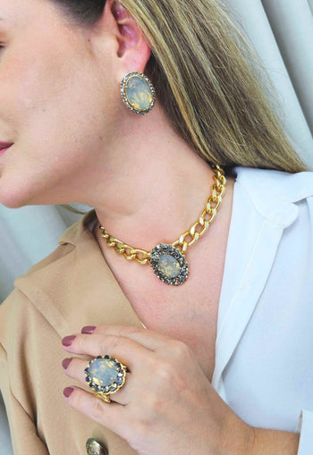 Choker Aurélia gold com pedra oval Opal e Black Diamond
