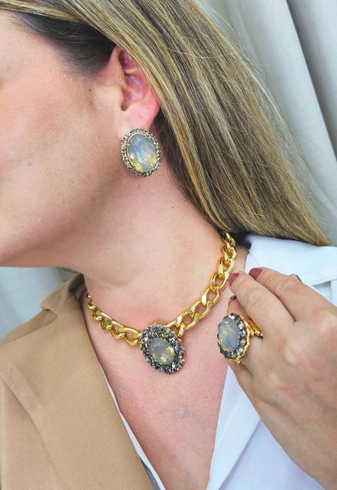 Choker Aurélia gold com pedra oval Opal e Black Diamond