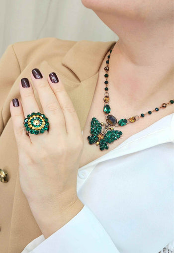 Anel Graciosa redondo com pedras verdes