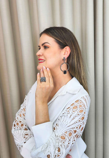 Brinco Diana de argola com pedras hematite banhado no grafite