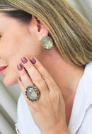 Brinco Aurélia oval com pedra Opal e Black Diamond