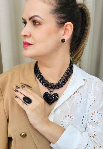 Maxi Colar Valentina black com pingente de coração e correntes pretas
