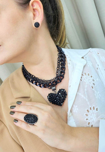 Maxi Colar Valentina black com pingente de coração e correntes pretas