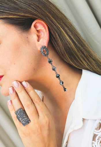 Brinco Luna Belle comprido com pedras hematite