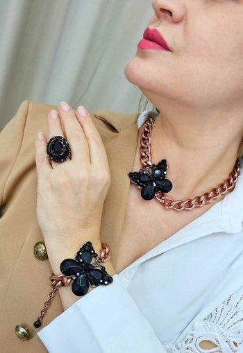 Pulseira Empoderada com pingente de borboleta preta e elos vintge