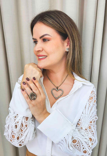 Colar Silene ouro velho com pingente de coração black diamond e corrente veneziana