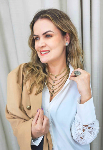 Colar Suzana de veneziana ouro velho e pedras black diamond