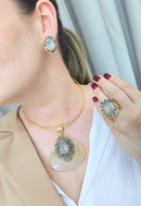 Anel Imperatriz com pedras black diamond banhado no dourado