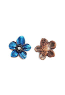 Brinco Wanda Vintage de flor esmaltada em azul