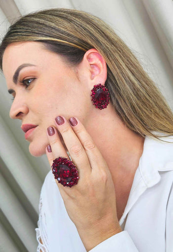 Brinco Aurélia Red com pedra oval vermelha e Strass Siam