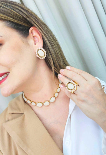 Colar choker Cassiopéia gold com pedras nude opal banhado no dourado