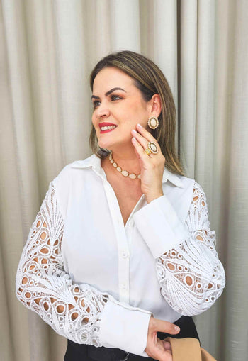 Colar choker Cassiopéia gold com pedras nude opal banhado no dourado