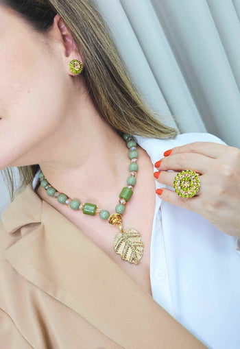 Anel Lussuria com pedras verdes e douradas