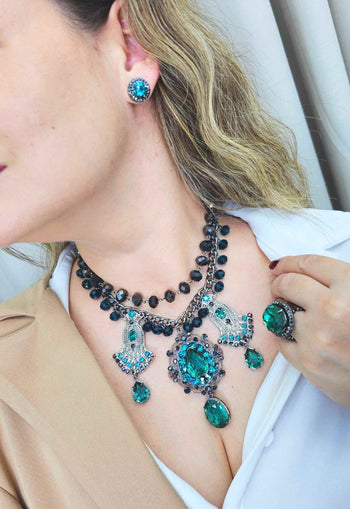 Brinco Vick Heloara onix com pedras blue zircon e hematite