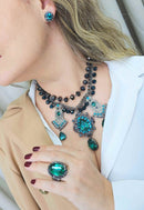 Anel oval Heloara onix com pedra verde e hematite