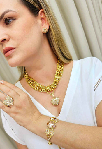 Colar Dafne Gold com pingente de coração e mix de correntes douradas