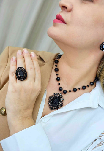 Colar Camarote black de bolas pretas e pingente luxo