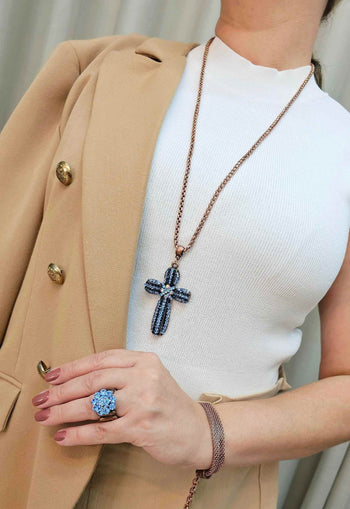 Colar Tília com pingente de crucifixo azul banhado no vintage