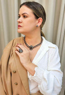 Choker Aurélia com pingente grafite