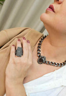 Choker Aurélia com pingente grafite