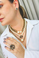 Anel Doha oval com pedras black diamond no banho ouro velho